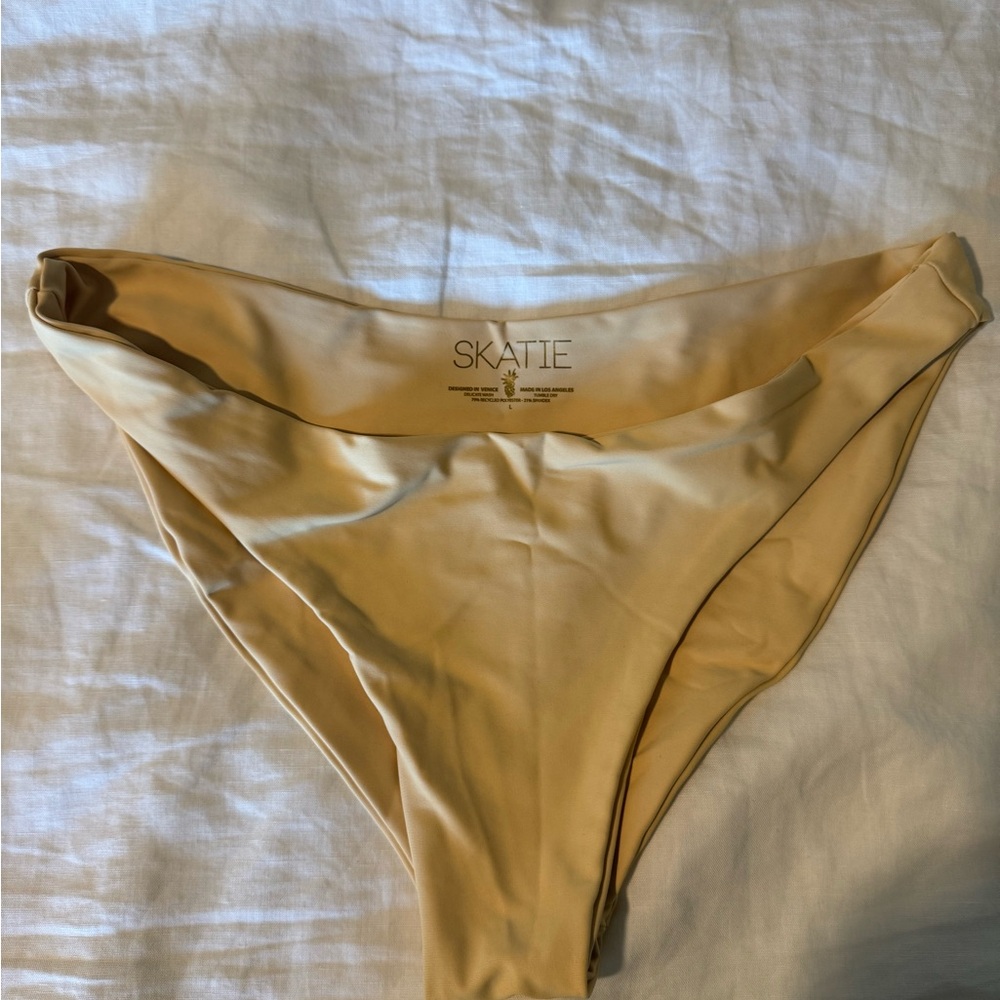Skatie Buttercup Bikini - Picture 4 of 13